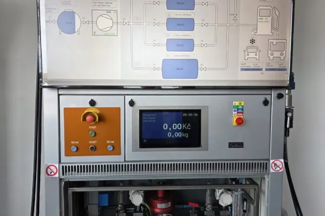 Trenažer vodíkové plnící stanice - APT